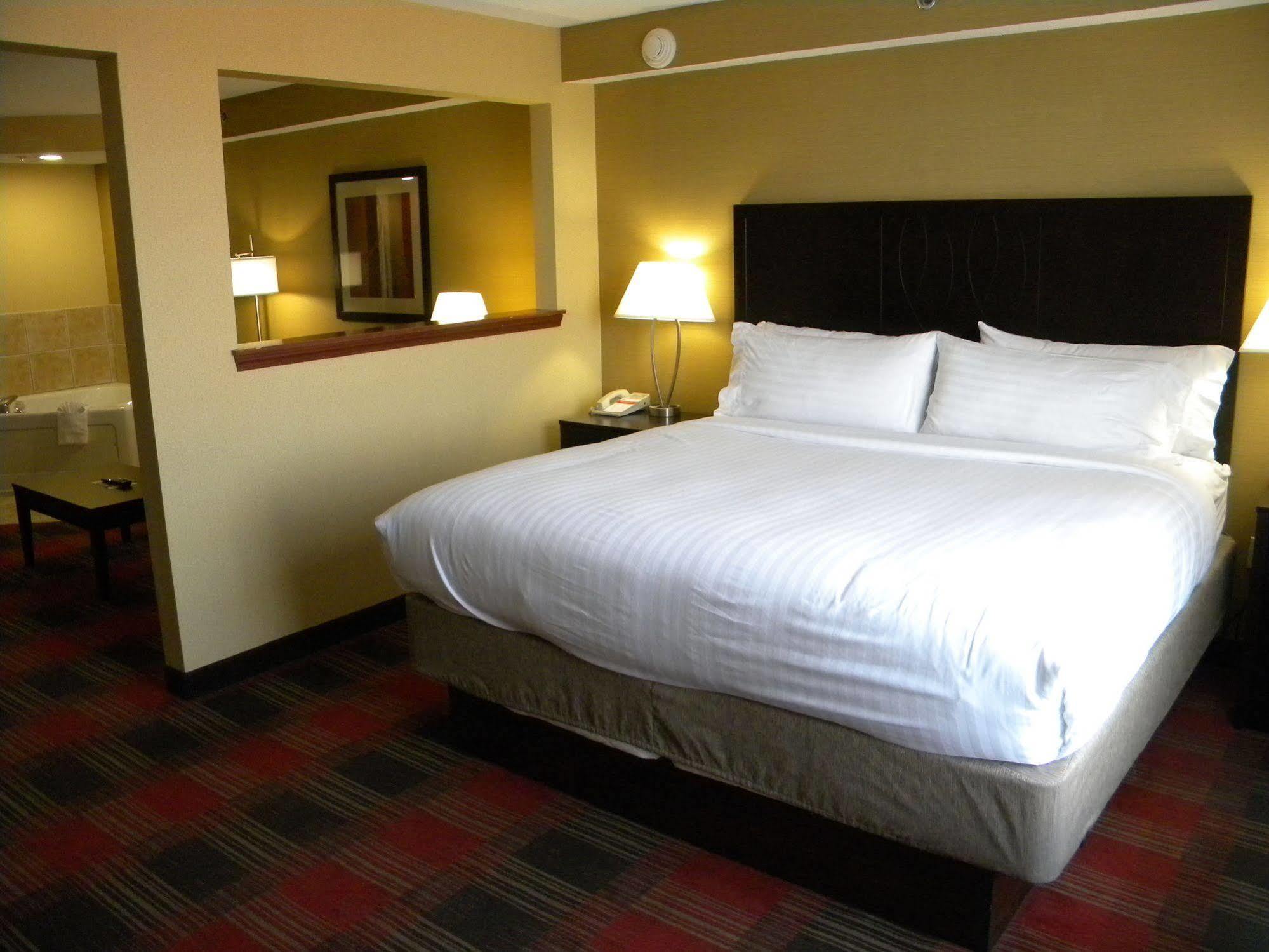 Holiday Inn Express Hotel & Suites Bowling Green By Ihg Eksteriør billede